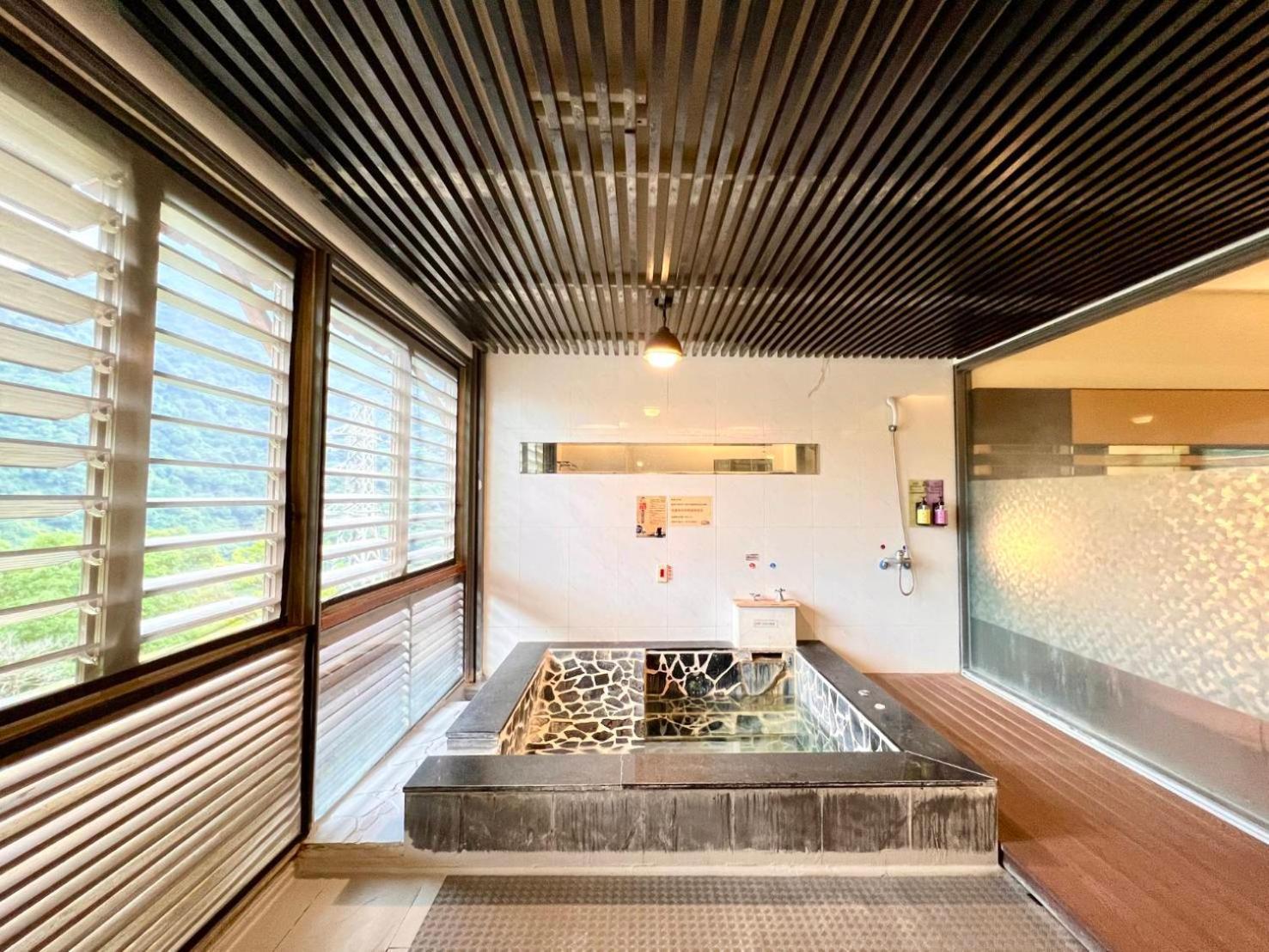 Wulai Sunglyu Hot Spring Resort Extérieur photo