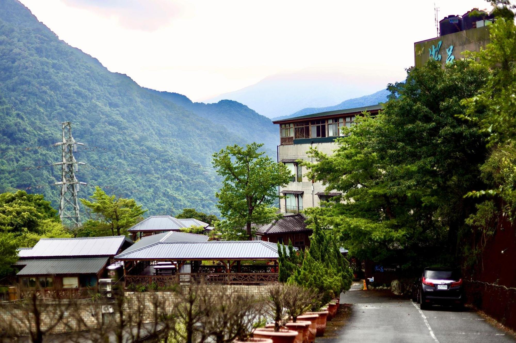 Wulai Sunglyu Hot Spring Resort Extérieur photo