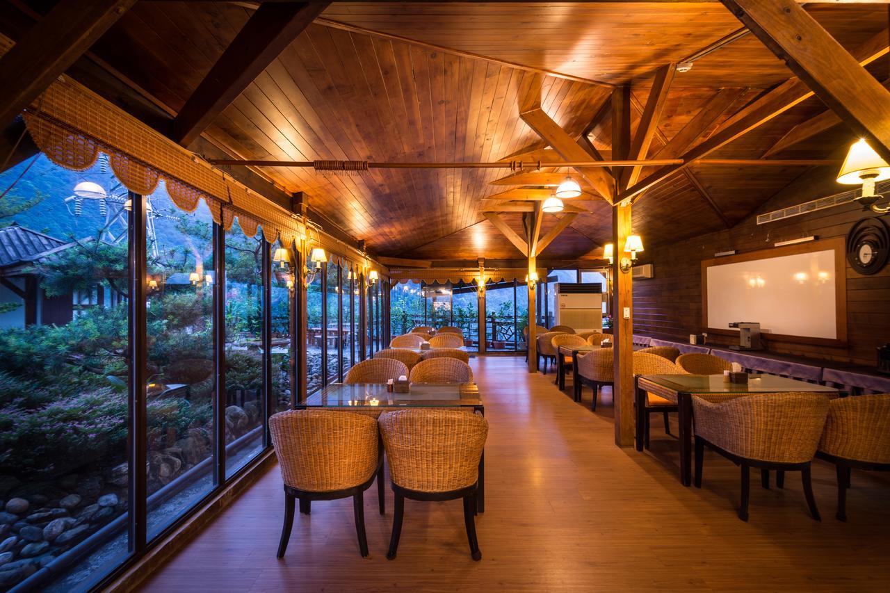 Wulai Sunglyu Hot Spring Resort Extérieur photo